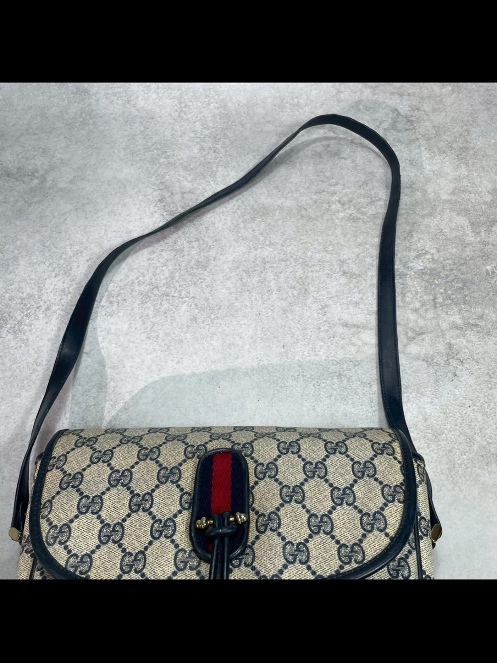 Gucci Beige GG Supreme Canvas Shoulder Bag with Navy Trim - Picture 4 of 11